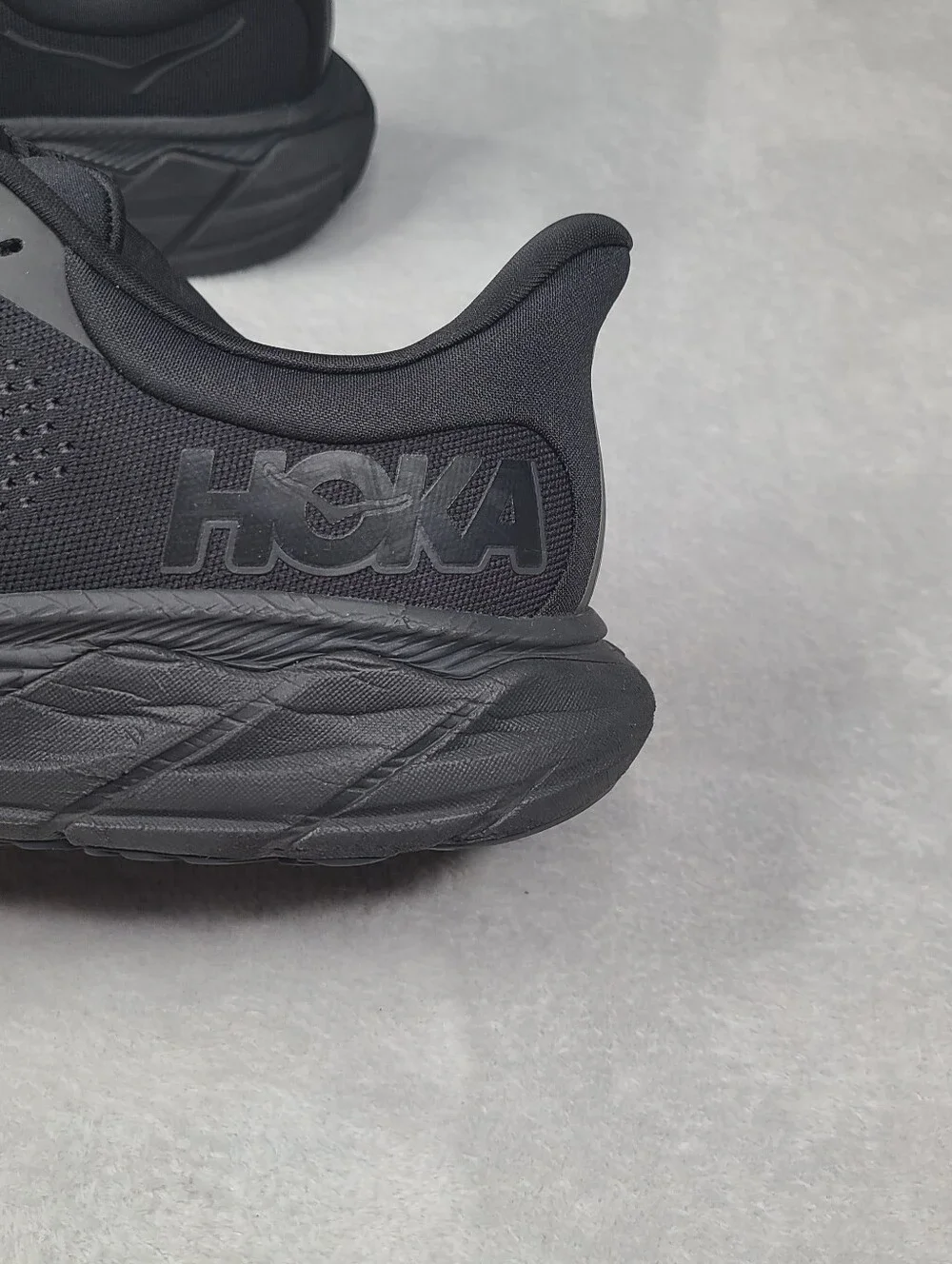 Hoka Arahi 7 Triple Black Stability Running Shoes Mens Size 11 2E (Wide)